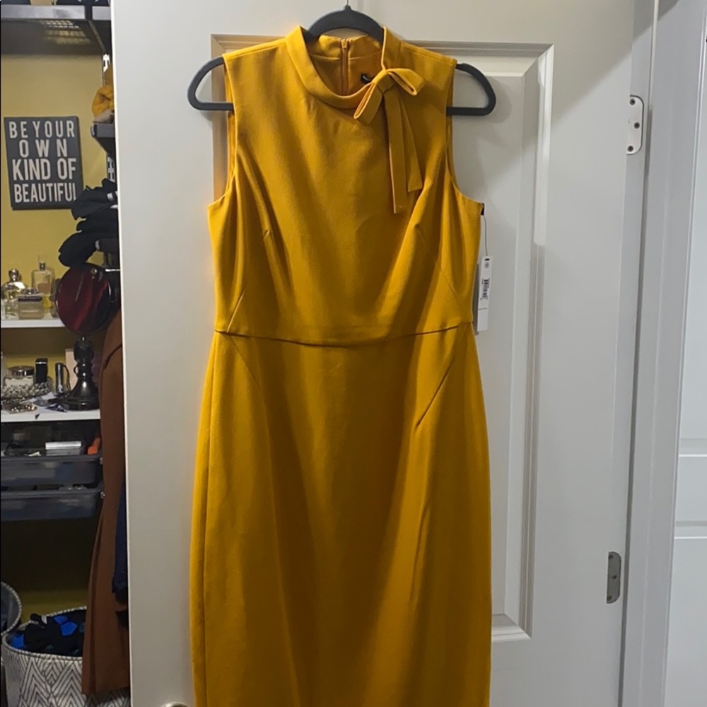 Yellow gold Maggy London sleeveless Sheath midi